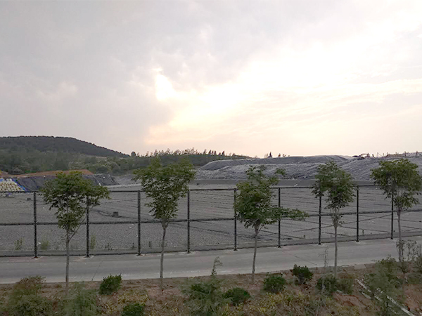 垃圾填埋場土工膜對生活垃圾進行有效覆蓋