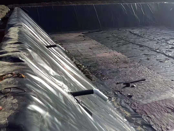 建設(shè)黑膜沼氣池日常安全事項須注意