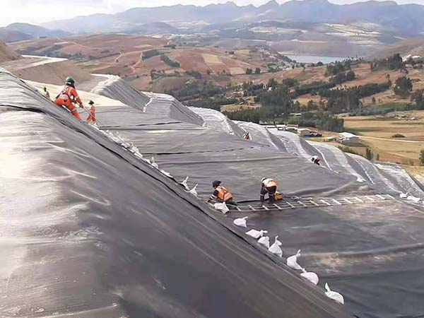 該如何去解決防滲土工膜接縫位置不合理？