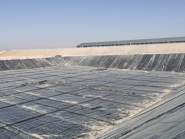 魚塘養(yǎng)殖防滲膜在選擇時需要考慮哪些因素？