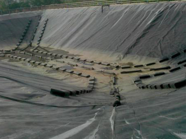 防滲土工膜的使用有效解決養(yǎng)殖環(huán)境問題