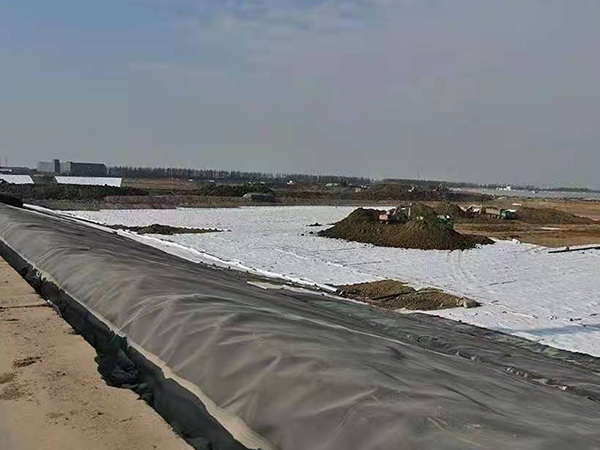 魚塘蝦池建設(shè)用養(yǎng)殖防滲膜施工技巧