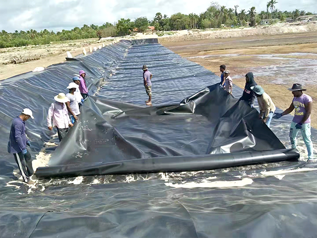 熱熔焊接可提升養(yǎng)殖防滲土工膜焊縫質(zhì)量。