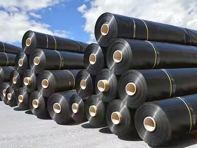 水產(chǎn)養(yǎng)殖防滲土工膜被廣泛應(yīng)用的優(yōu)勢。