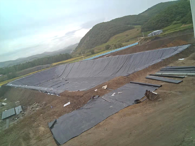 防滲復(fù)合土工膜油田施工“時(shí)刻準(zhǔn)備著”