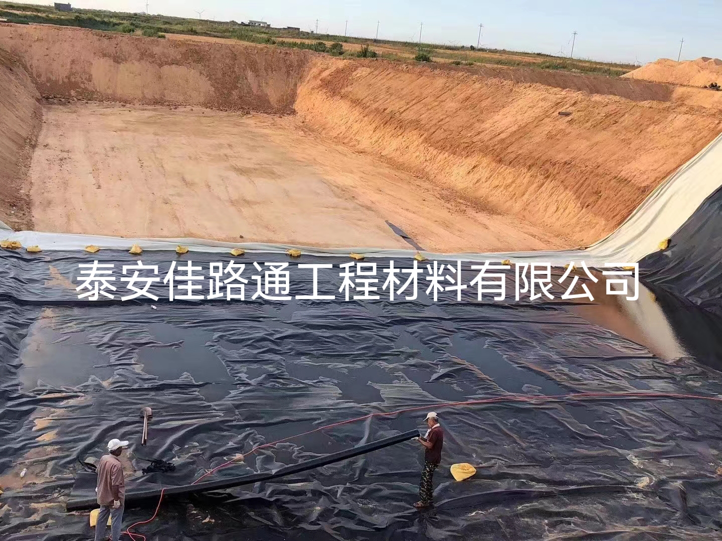 制定養(yǎng)殖防滲膜魚塘鋪設的方案