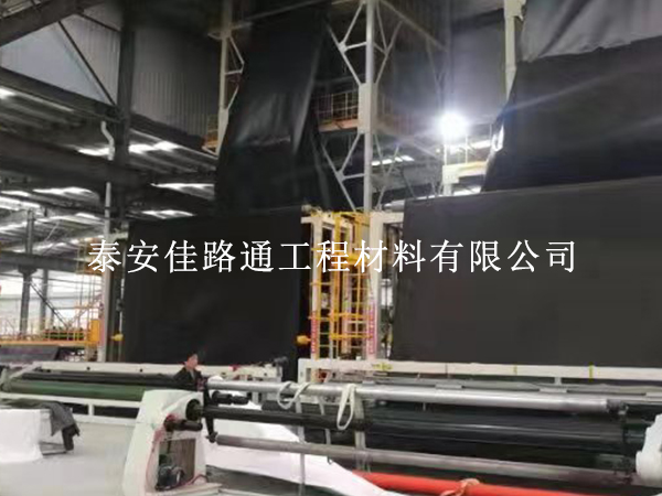 養(yǎng)殖防滲膜的鋪設(shè)過程須多多注意細(xì)節(jié)