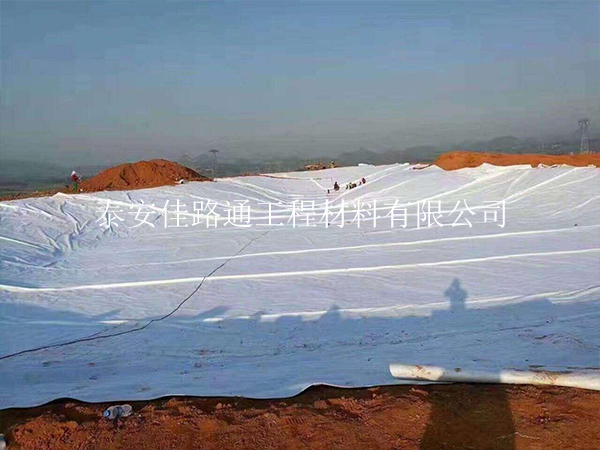 魚(yú)塘蝦池的建設(shè)為何大多選擇養(yǎng)殖防滲膜？