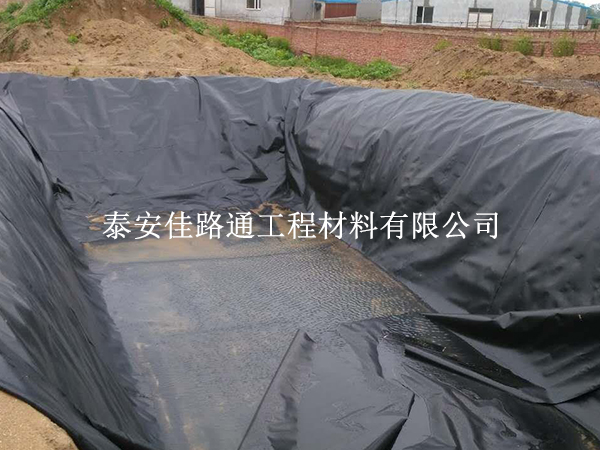 鋪設水產(chǎn)養(yǎng)殖防滲膜時做好溫度控制很關鍵