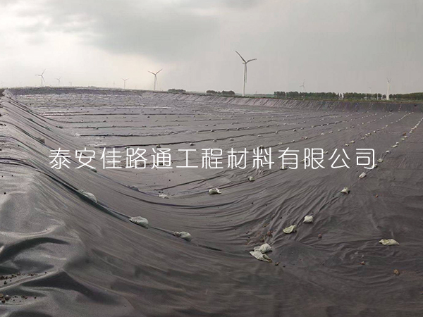 魚塘防滲膜施工需要注意哪些問題要點(diǎn)？