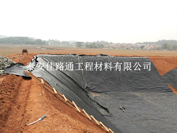 魚塘防滲膜的使用鋪設(shè)如何進(jìn)行修復(fù)工作？