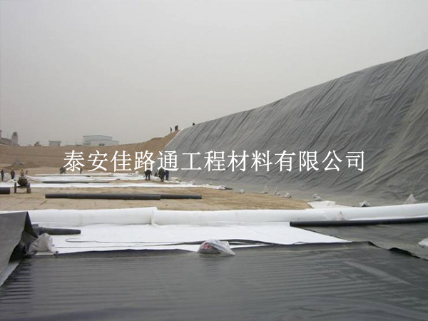 水產(chǎn)養(yǎng)殖防滲膜鋪設(shè)思路：創(chuàng)新引領(lǐng)，綠色養(yǎng)殖新篇章