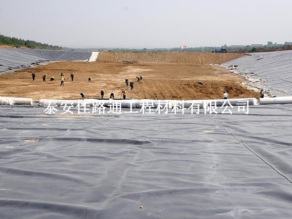 防滲土工膜的耐溫性能：堅(jiān)韌守護(hù)，四季無憂