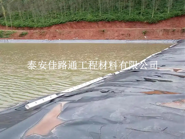 水產(chǎn)養(yǎng)殖防滲膜鋪設(shè)搭接細(xì)節(jié)技巧:打造高效持久的養(yǎng)殖環(huán)境 水產(chǎn)養(yǎng)殖防滲膜鋪設(shè)搭接細(xì)節(jié)技巧:打造高效持久的養(yǎng)殖環(huán)境
