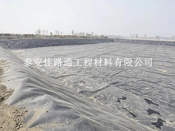 水產(chǎn)養(yǎng)殖防滲膜施工規(guī)范全解析，讓你的養(yǎng)殖工程固若金湯！