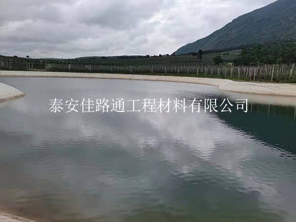 “膜”力前奏：防滲膜鋪設施工的精準預備方程式