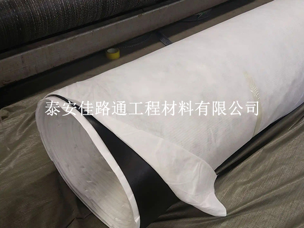 HDPE復(fù)合土工膜施工破損問題及解決策略