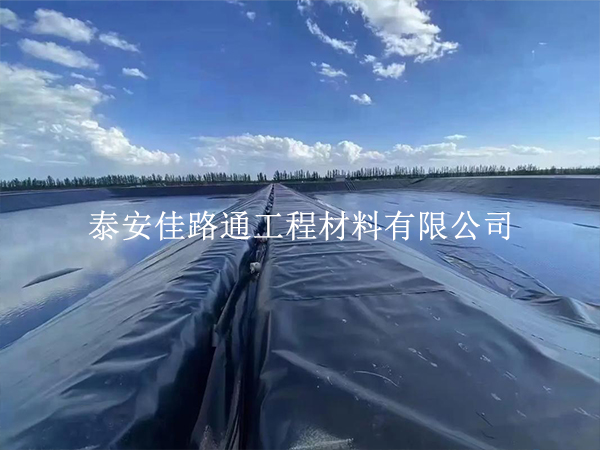 蓄水池防滲膜卸車驗收：別等鋪好再發(fā)現(xiàn)問題