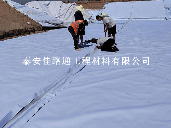 長絲土工布鋪設(shè)前基面清理技巧 新手也能一次做對(duì) 長絲土工布鋪設(shè)前基面清理技巧 新手也能一次做對(duì)