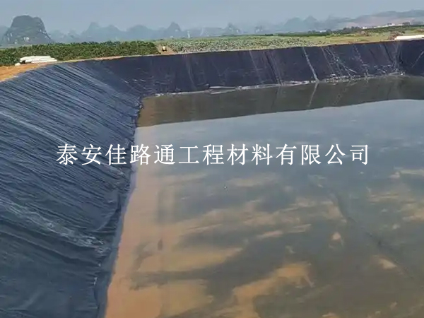 筑牢沼氣池防滲防線:核心鋪設(shè)工藝與質(zhì)控要點解析 筑牢沼氣池防滲防線:核心鋪設(shè)工藝與質(zhì)控要點解析