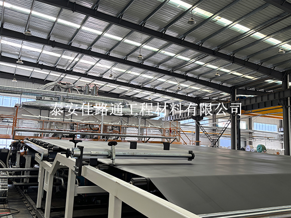 揭秘養(yǎng)殖防滲膜長(zhǎng)壽密碼:生產(chǎn)工藝如何決定工程壽命 揭秘養(yǎng)殖防滲膜長(zhǎng)壽密碼:生產(chǎn)工藝如何決定工程壽命